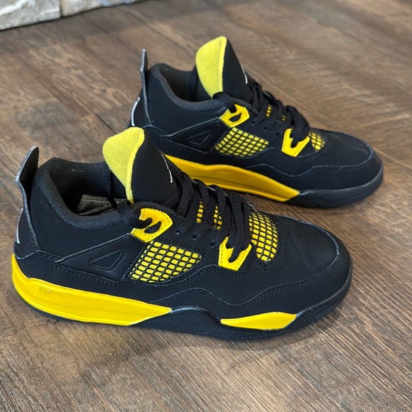 Air Jordan 4 Retro ‘Thunder’ Black Yellow Shoes 3Y - Picture 2 of 8